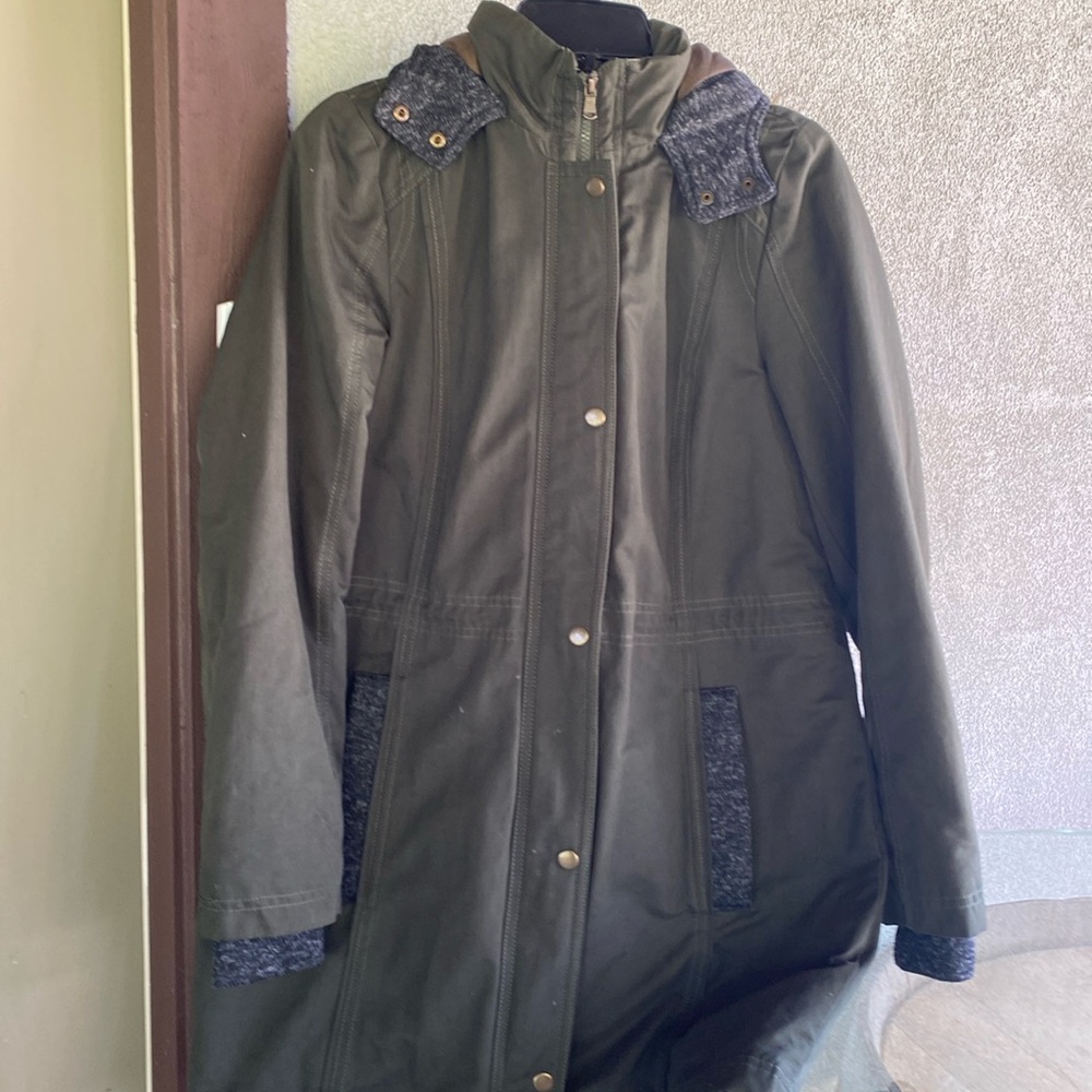 Women’s coat by Apt 9